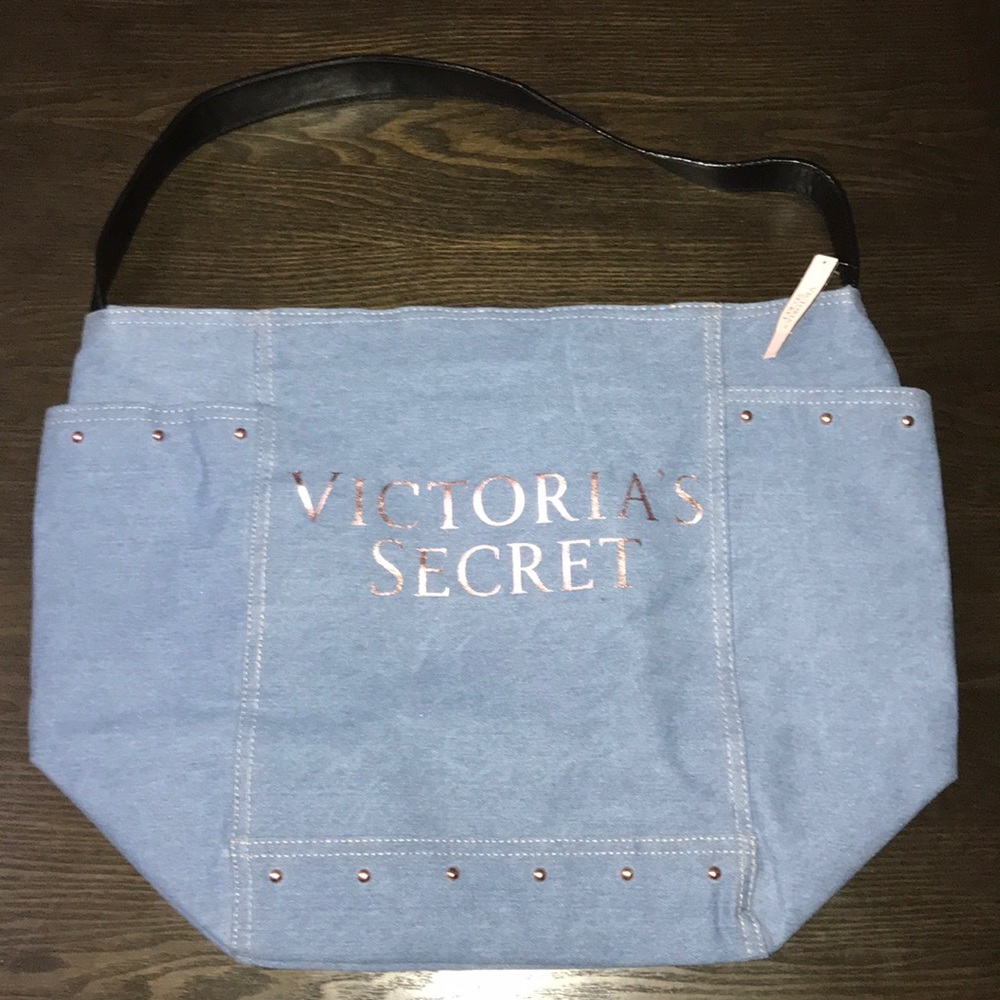 Victoria Secret - Picture 2 of 4